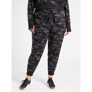 Athleta Triumph Jogger Black Camo Plus Size 1X